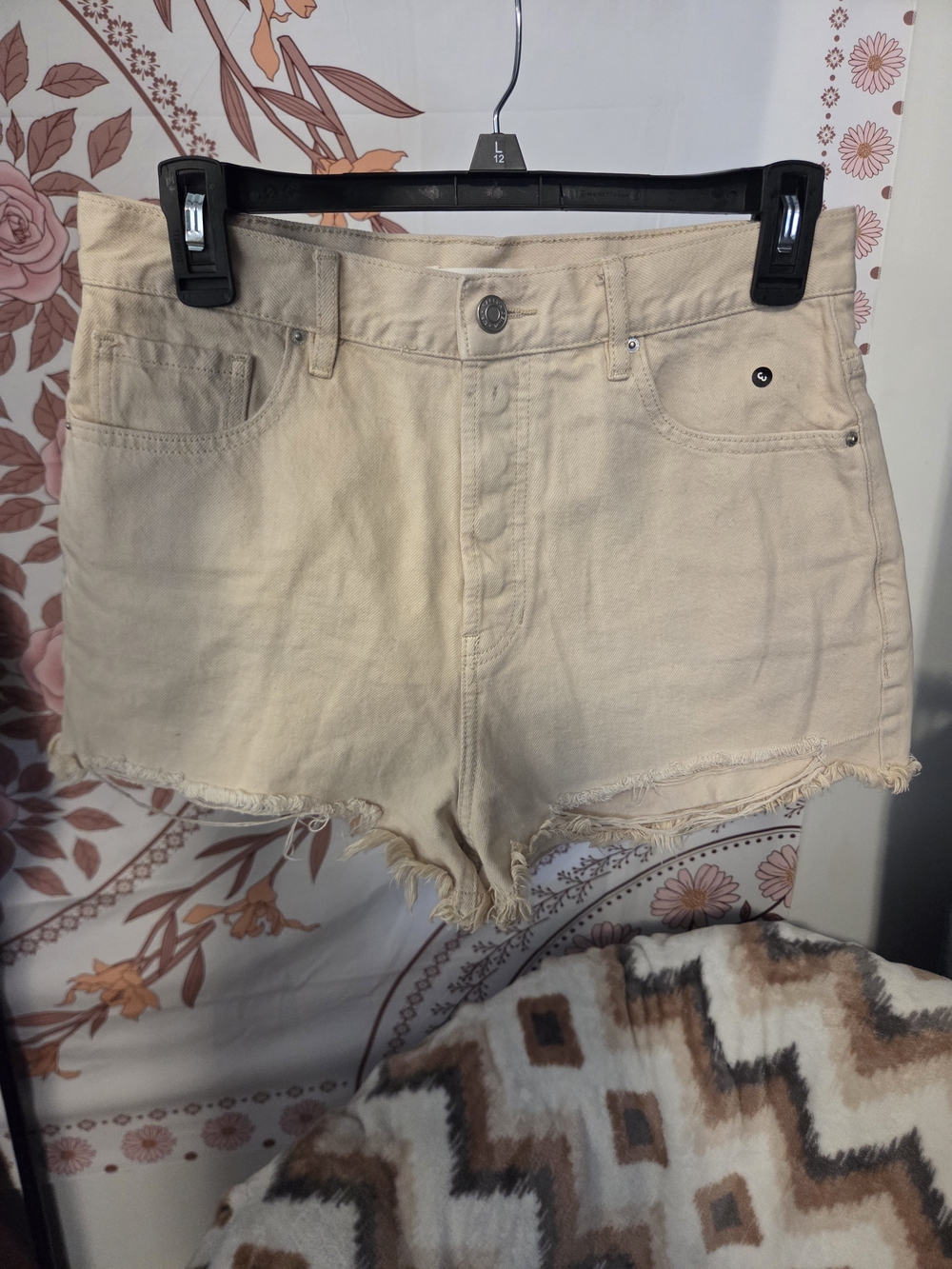 PacSun Beige Frayed Hem Denim Shorts